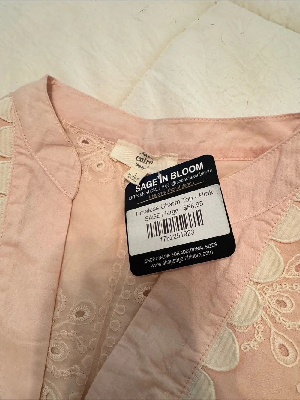 NWT Entro Pale Pink Eyelet Peplum Blouse with Scallop Trim - Picture 3 of 5